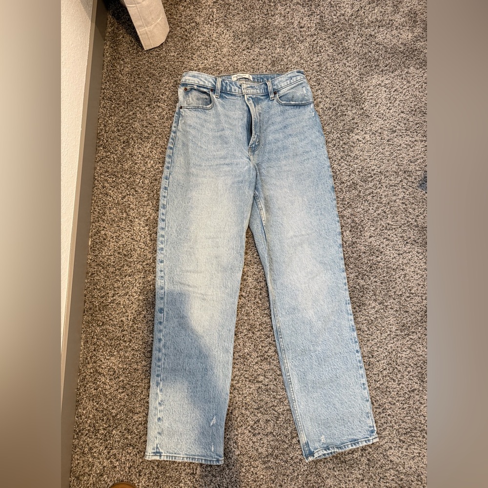Abercrombie 90s Straight Ultra High Rise Light Wash Jeans (Curve Love)